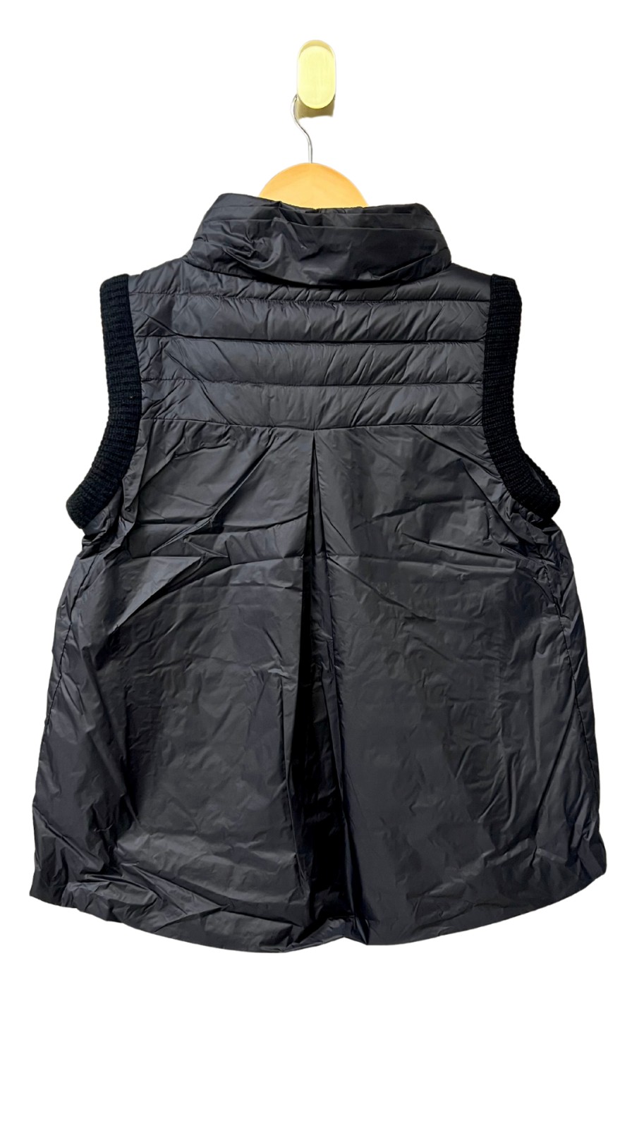 CORTLAND PARK Wynn Gilt Puffer Vest In Black Athelisure